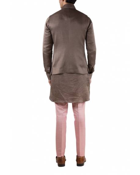 brown-textured-bandi-with-brown-kurta-onion-pink-trouser-and-pocket-square (2)