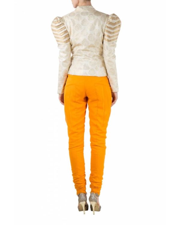 cream-silk-brocade-jacket-with-pleated-sleeve-orange-jodhpuri (2)