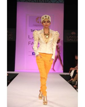 Cream silk brocade jacket with pleated sleeve & orange jodhpuri