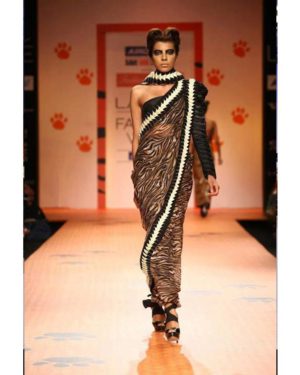 Tiger print saree with textured border & pleated on sleeve blouse